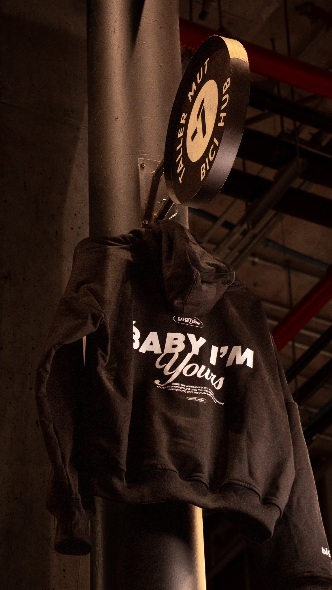 BABY I´M YOURS- HOODIE NEGRO